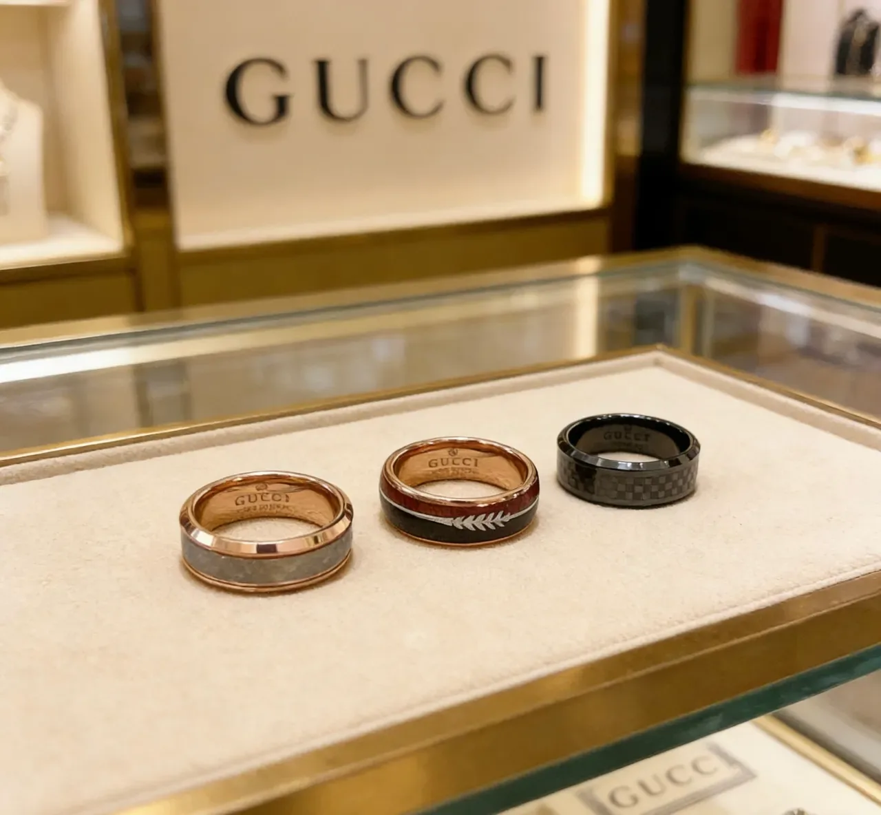 خاتم Gucci إنليه ألياف الكربون أسود 7