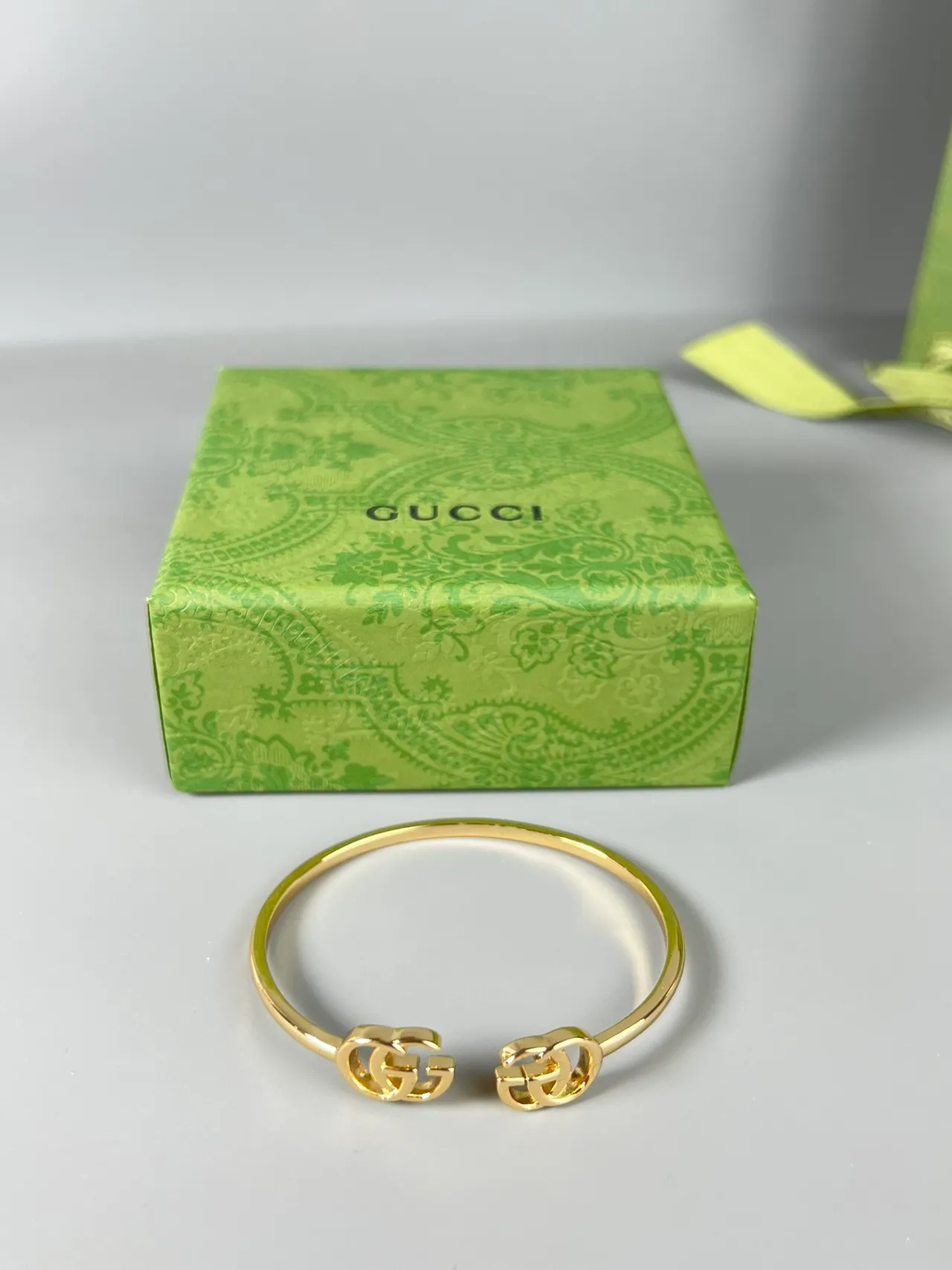 Gucci Double G Gold-Tone 开放手镯手链 4