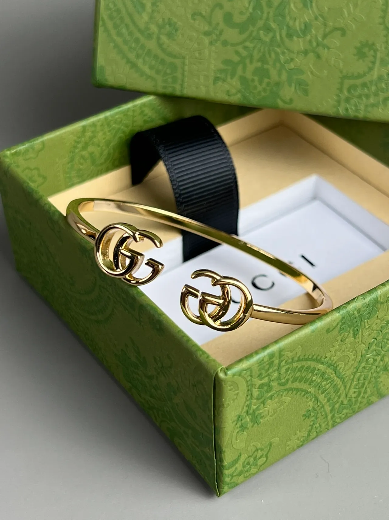 Gucci Double G Gold-Tone 开放手镯手链 5