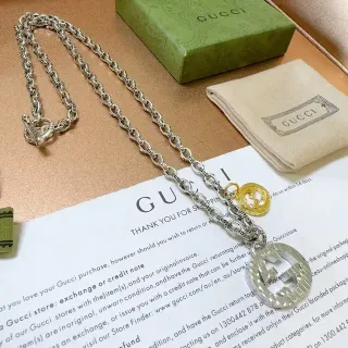 Gucci Double G পেন্ডেন্ট নেকলেস রূপালী ও সোনালী