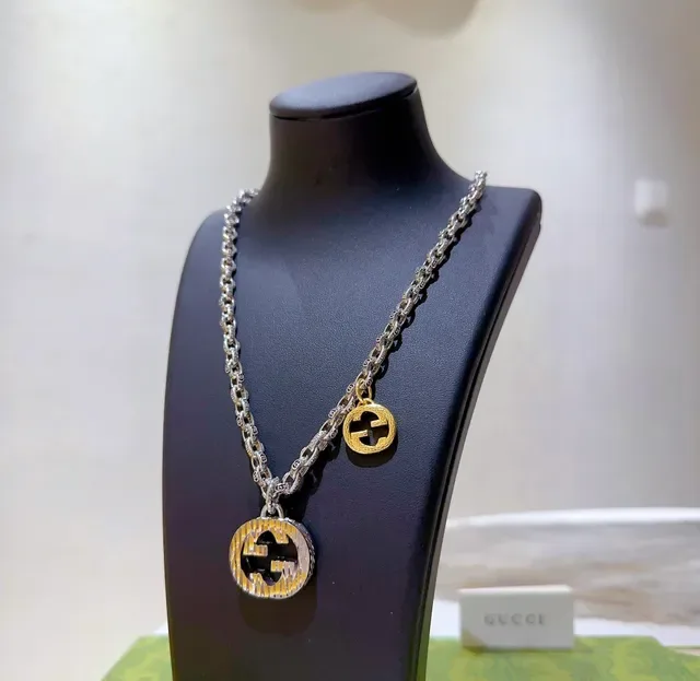 Gucci Double G পেন্ডেন্ট নেকলেস রূপালী ও সোনালী 4