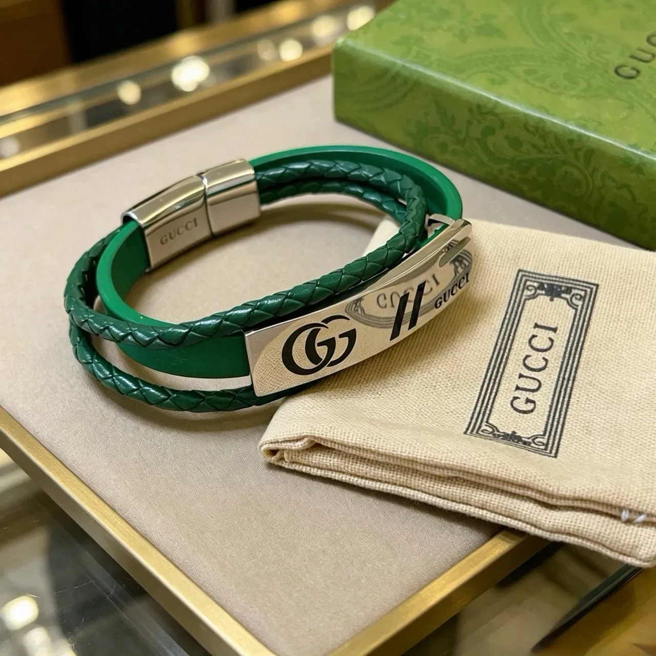 Gucci Bracelet de Cuir Vert Tressé Double Enroulement 9