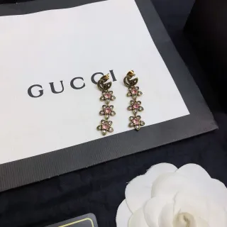 Gucci Flora Triple Flower أقراط وردي كريستال