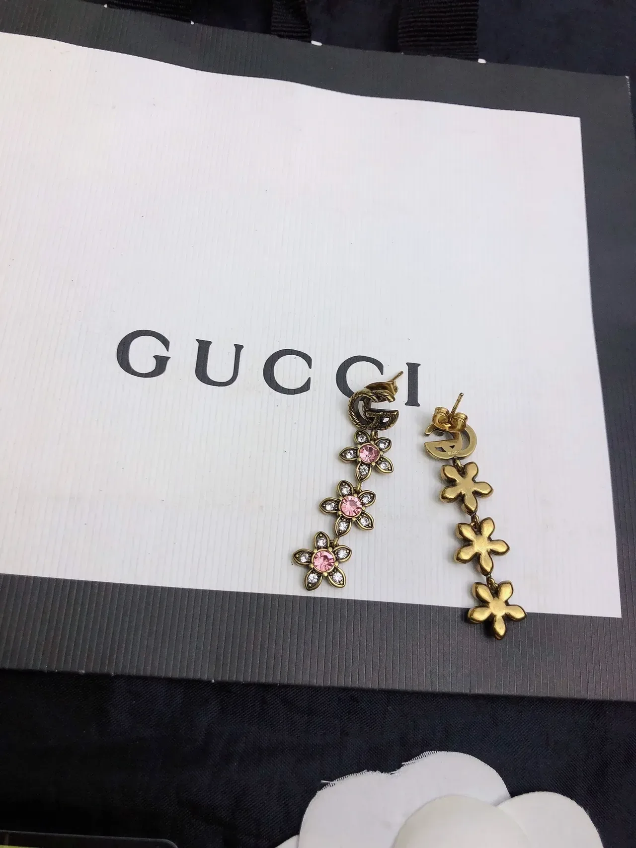 Gucci Flora Triple Flower أقراط وردي كريستال 2