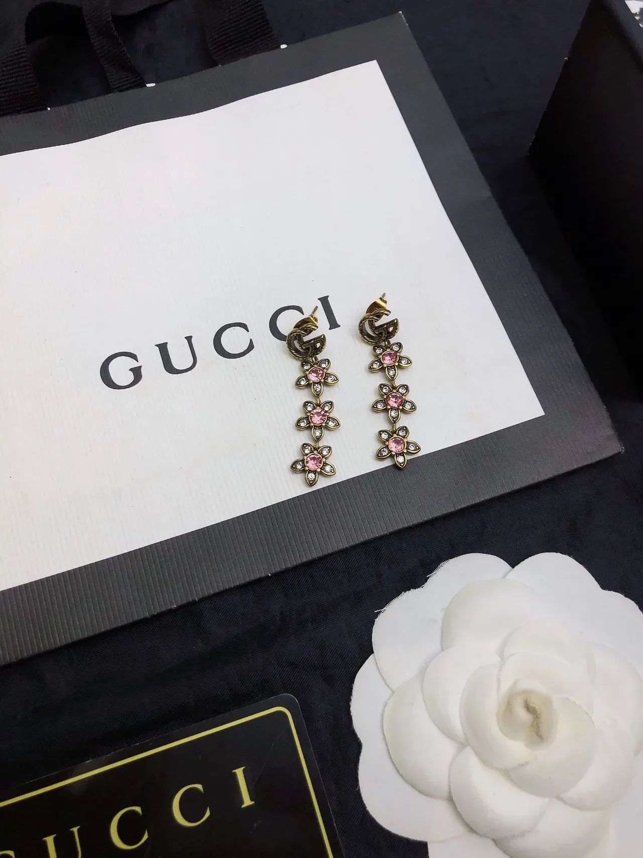 Gucci Flora Triple Flower أقراط وردي كريستال 4