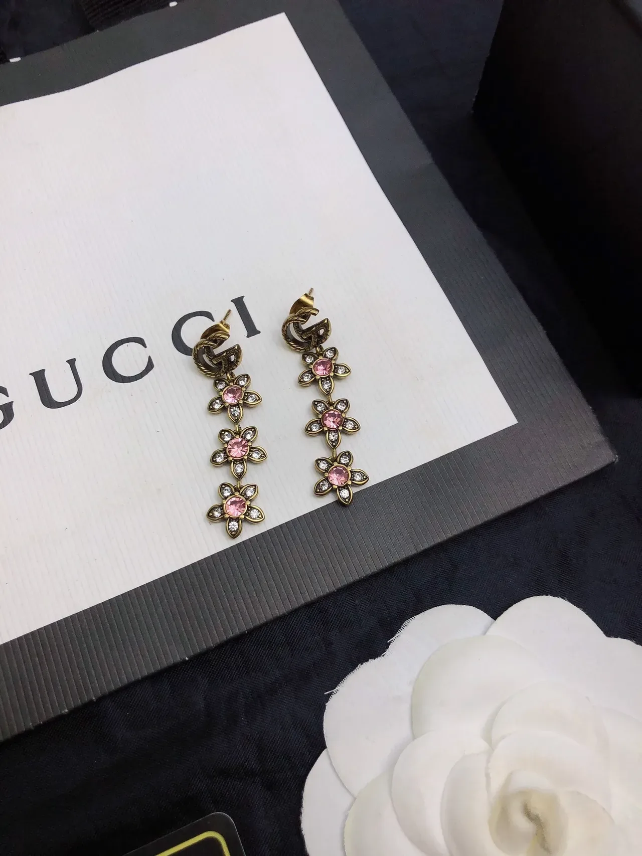 Gucci Flora Triple Flower أقراط وردي كريستال 5
