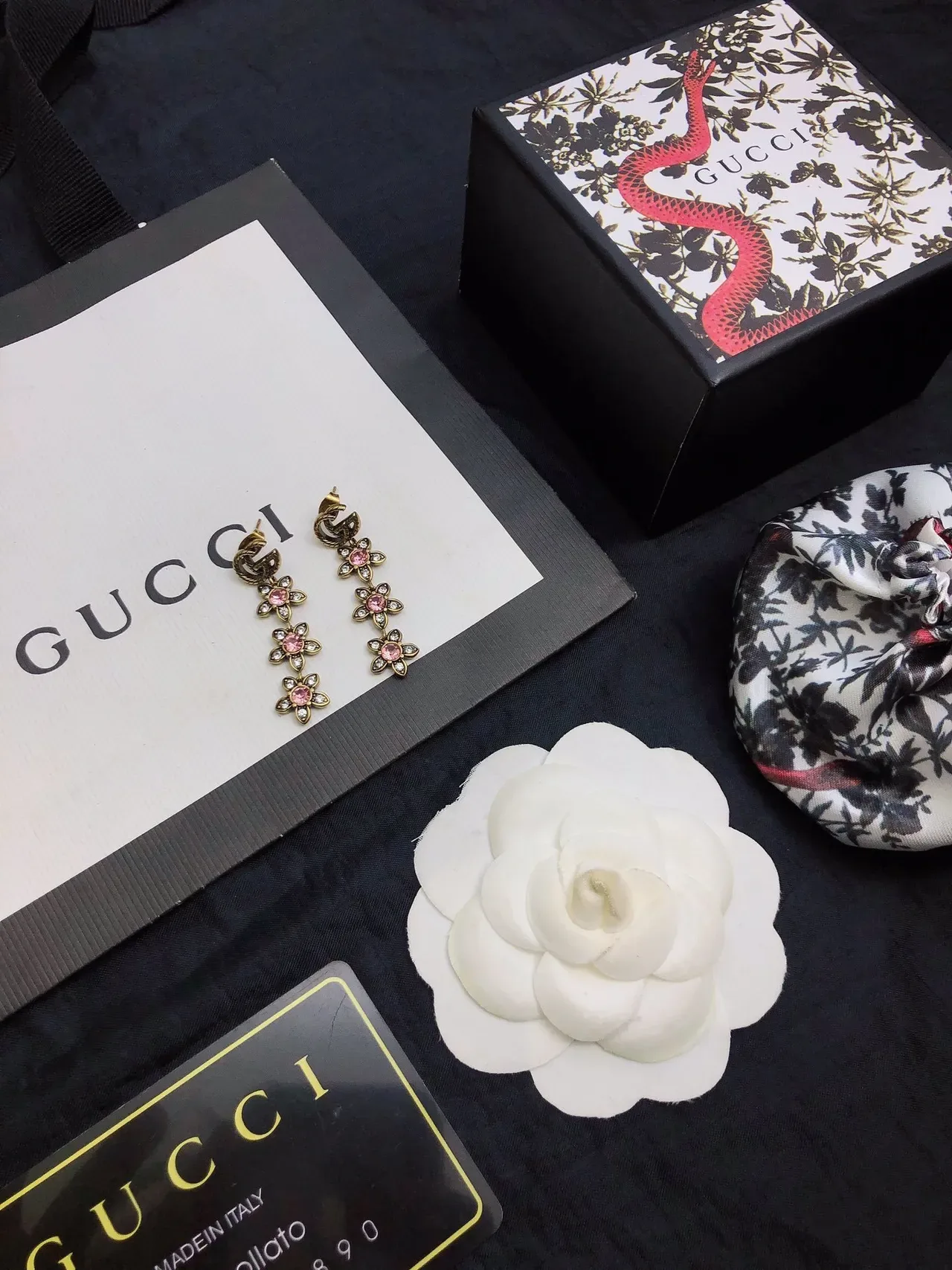 Gucci Flora Triple Flower أقراط وردي كريستال 6