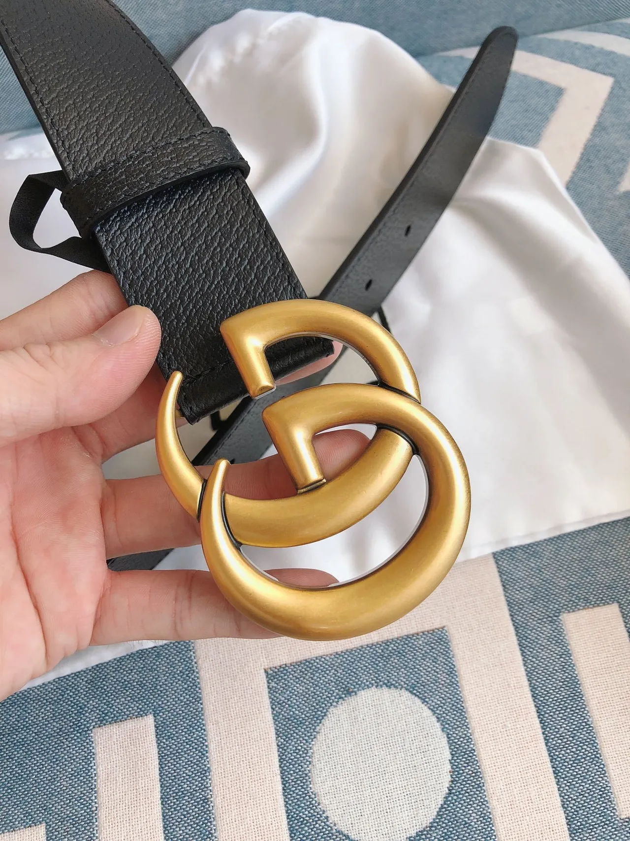 Gucci GG Marmont Ceinture cuir noir doré boucle Interlocking G cuir pebble 4