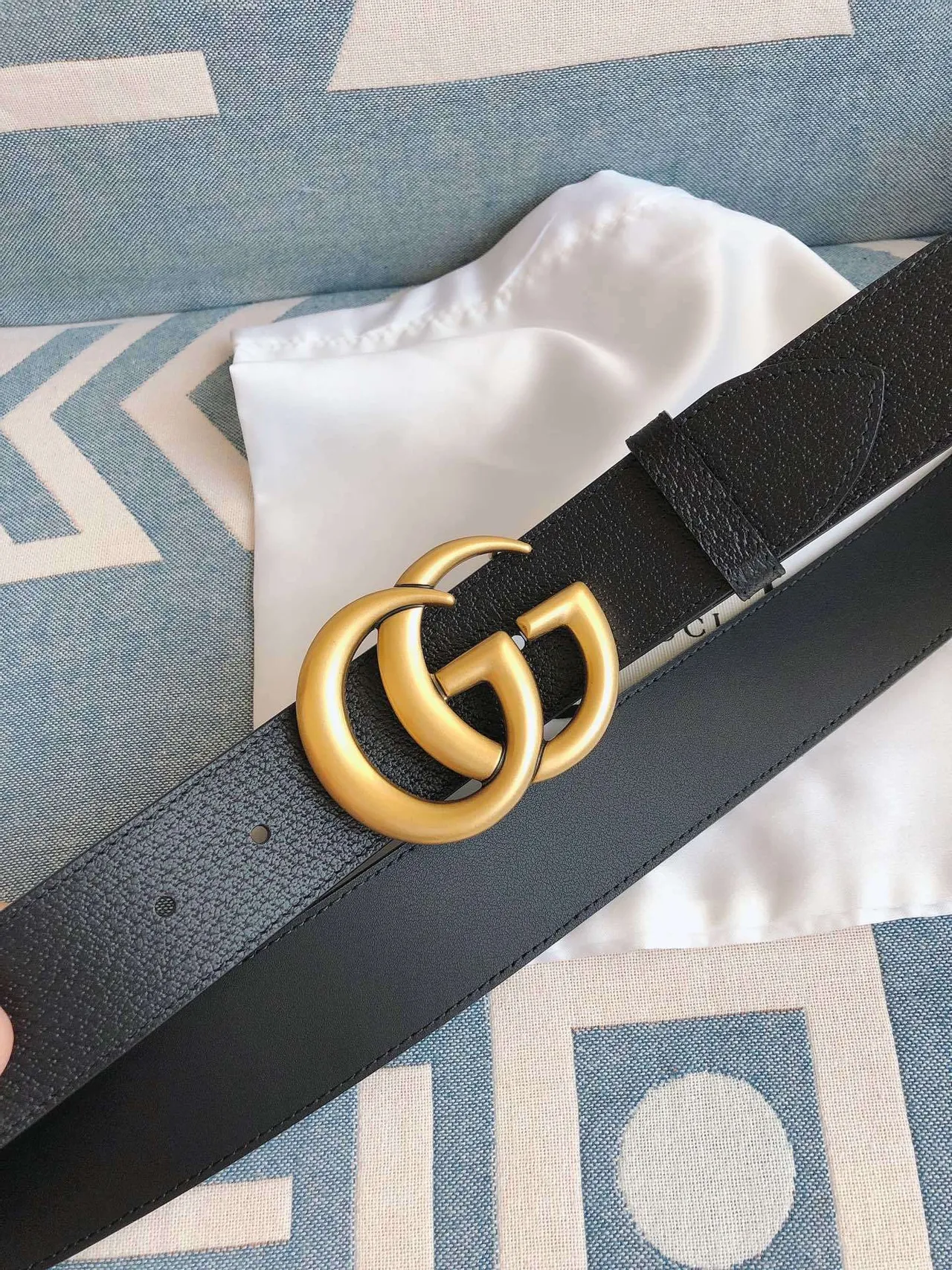 Gucci GG Marmont Ceinture cuir noir doré boucle Interlocking G cuir pebble 8