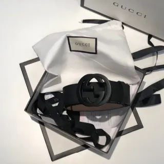 Cinto Gucci GG Marmont de couro preto