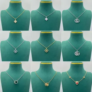 Gucci GG Marmont Crystal-Pavé Interlocking G পেন্ডেন্ট নেকলেস