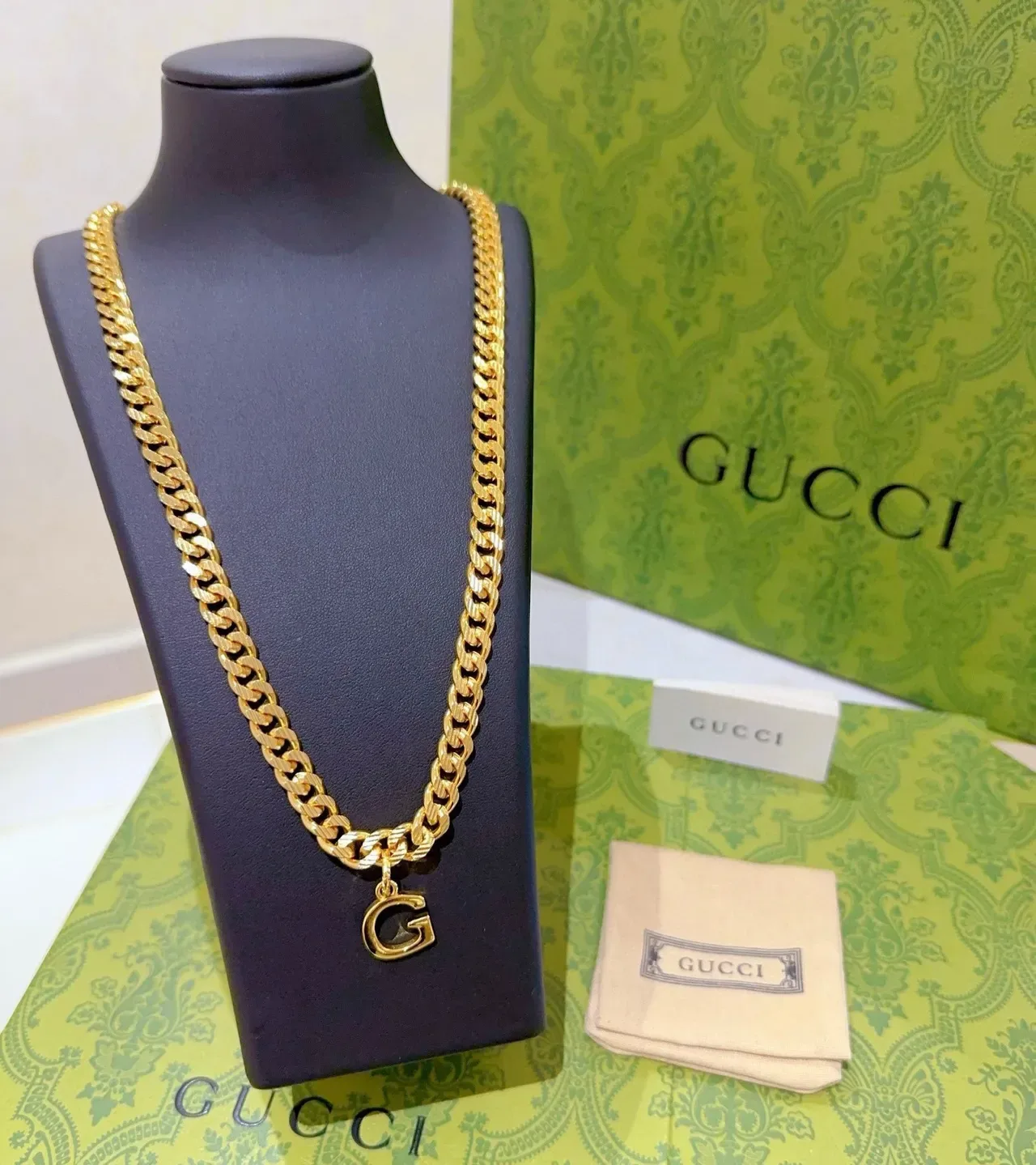 Gucci GG Marmont Cadena Curb-Link Dorado Negro Collar de Metal 4