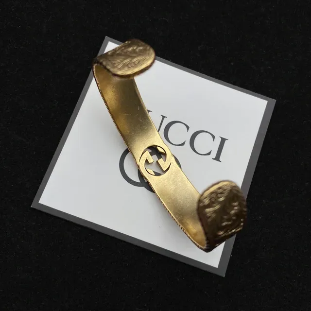 Gucci GG Marmont Pulseira Dourado Marrom Metalwork Gravado Ornado Interlocking G Motif 4
