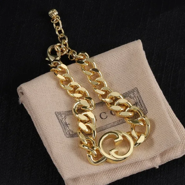 Gucci GG Marmont سوار سلسلة كرب لينك كثيفة مركز شعار G متداخل ذهبي 3
