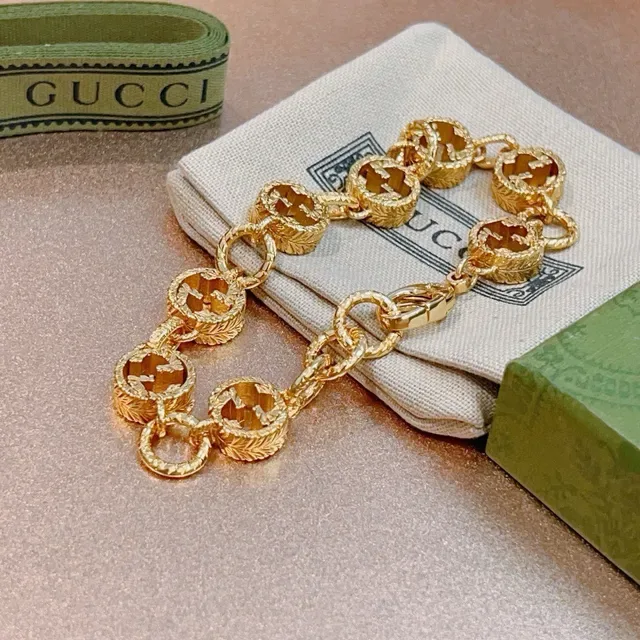 Gucci GG Marmont Pulsera Oro Verde Motivo Interlocking G 9
