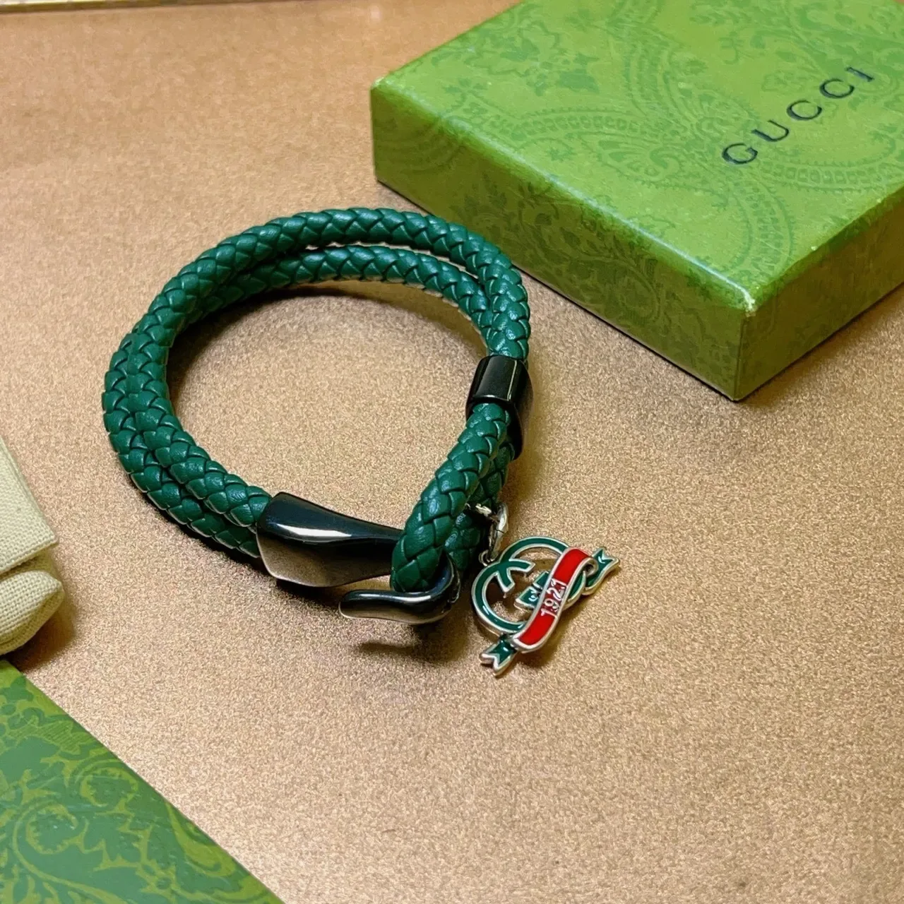 Gucci GG Marmont Pulseira com Encanto Verde Preto Couro Trançado Esmaltado 9