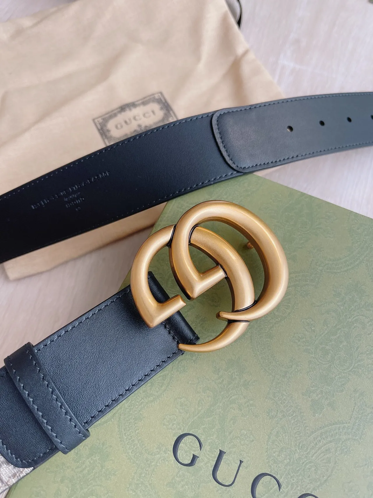 Gucci GG Marmont Interlocking G Buckle 米色 黑色 皮革 腰带 4