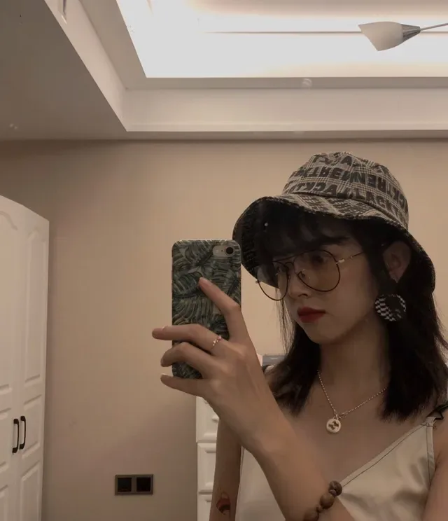 Gucci GG Marmont Interlocking G Logo Collier Chaîne à Boules Argent 4