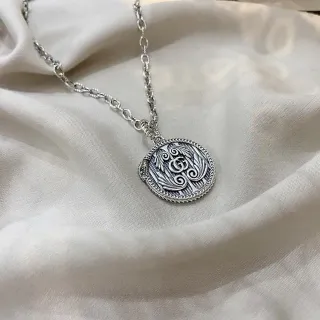 Gucci GG Marmont Colar com pingante circular ornamentado