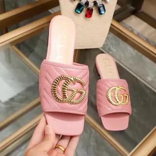 Gucci GG Marmont Pantuflas de cuero acolchadas rosa