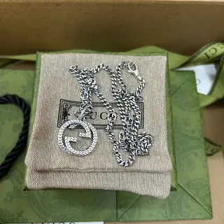 Gucci GG Marmont Argent Beige Pendentif Interlocking Double G Chaîne Tordue en Corde