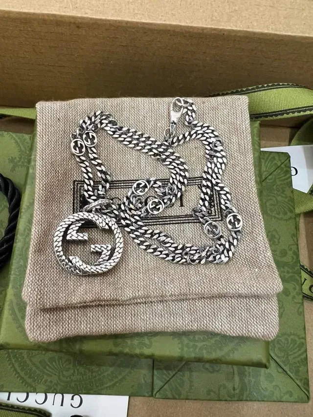 Gucci GG Marmont Argent Beige Pendentif Interlocking Double G Chaîne Tordue en Corde 2