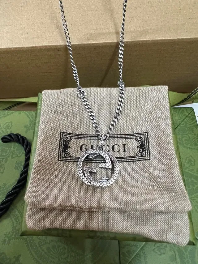 Gucci GG Marmont Argent Beige Pendentif Interlocking Double G Chaîne Tordue en Corde 4