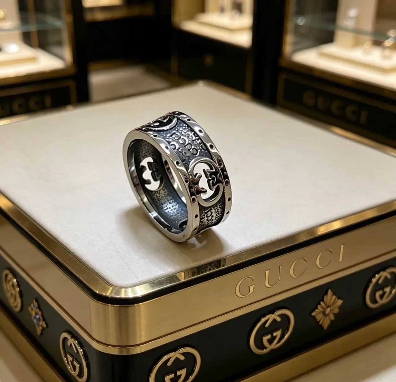 Bague Gucci GG Marmont Argent Noir Bande Large Motif G Entrelacé 3