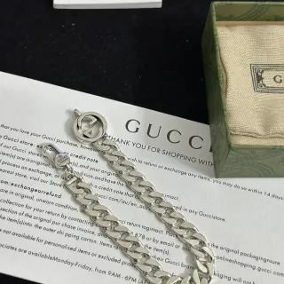 سوار Gucci GG Marmont فضي سلسلة كيرب كيونكي إغلاق شعار G متشابك