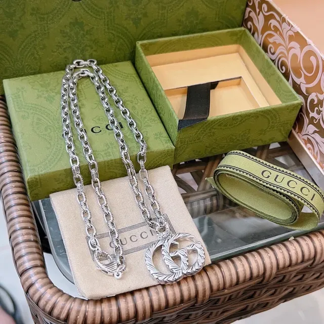 Gucci GG Marmont Textured Interlocking G Pendant Necklace 2