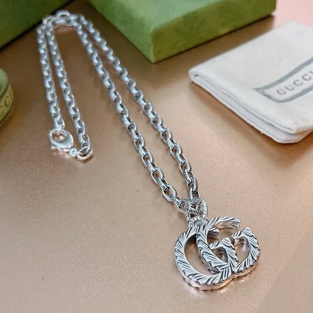 Gucci GG Marmont Textured Interlocking G Pendant Necklace 7