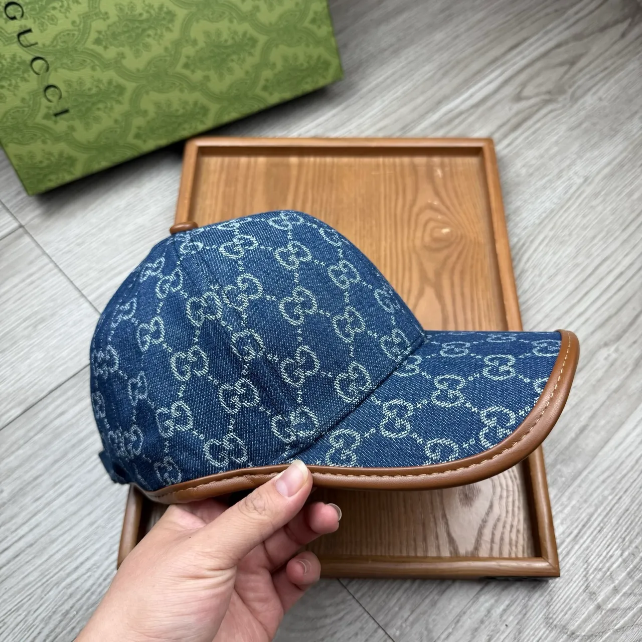 Gucci GG Monogram Gorra de béisbol de tela similar al denim con estampado interlocking azul marrón 5