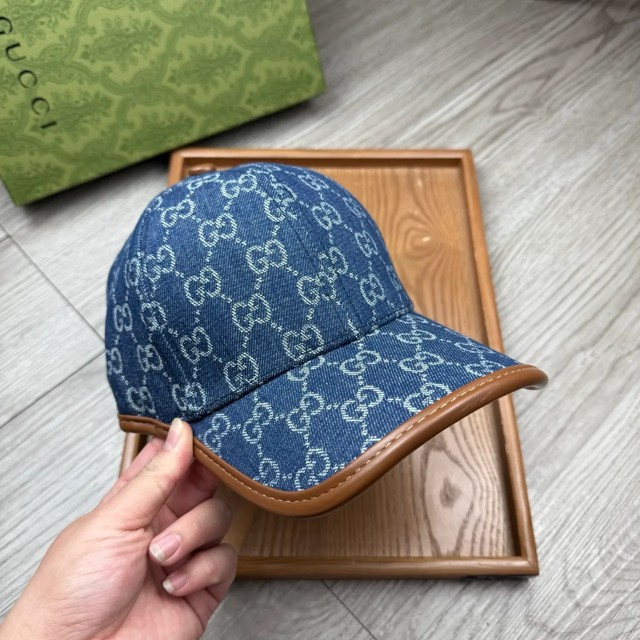 Gucci GG Monogram Gorra de béisbol de tela similar al denim con estampado interlocking azul marrón 6