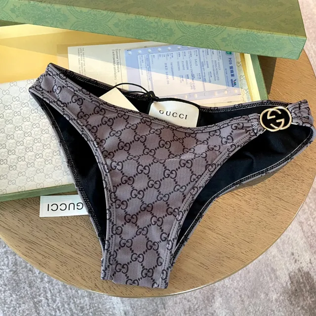 Gucci GG Monogram بيكيني هالتر مثلثي وبريفز منخفضة الخصر ملابس سباحة 2
