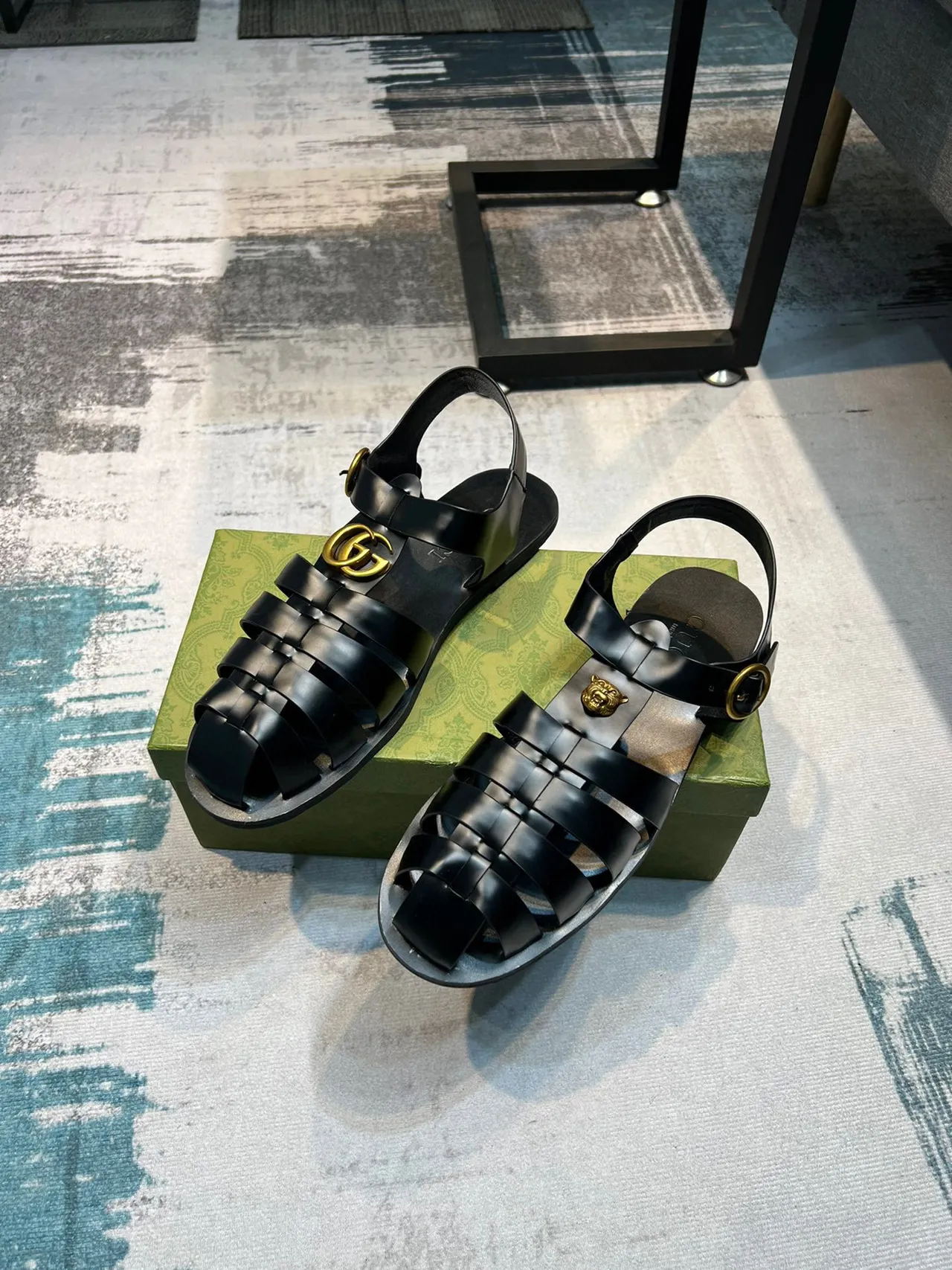 Gucci جلادياتور صندل أسود ذهبي متعدد الشرائط رمز ميدوزا صندل جلادياتور 5