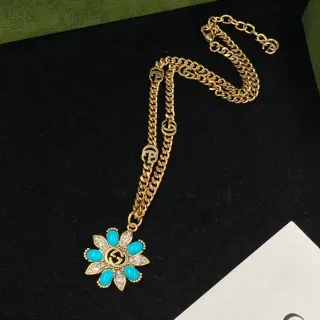 Gucci Colar Corrente Curb Azul Pingente Floral Dalia de Ouro