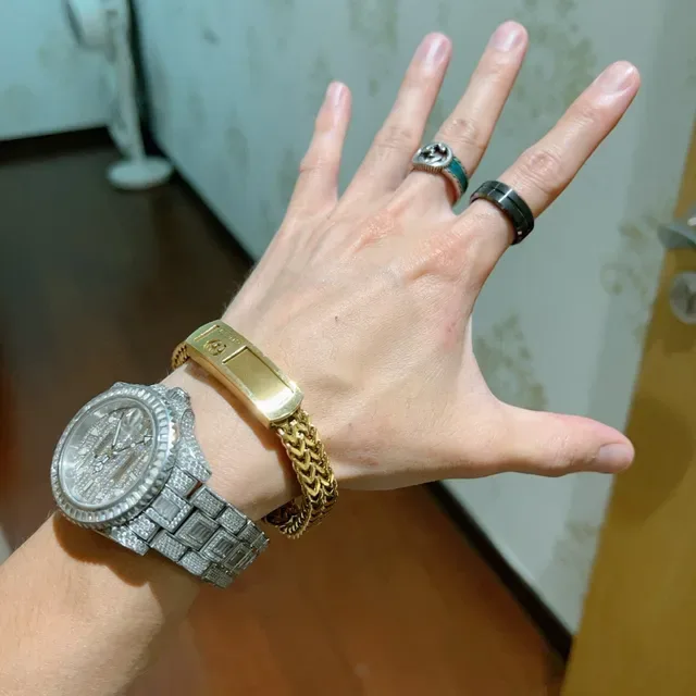 Gucci Gold Chain-Link Rectangular Plaque Bracelet 2