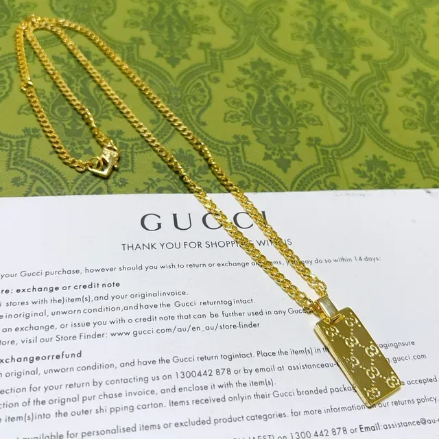 Gucci Gold Green Curb Chain Rectangular Pendant Necklace 4