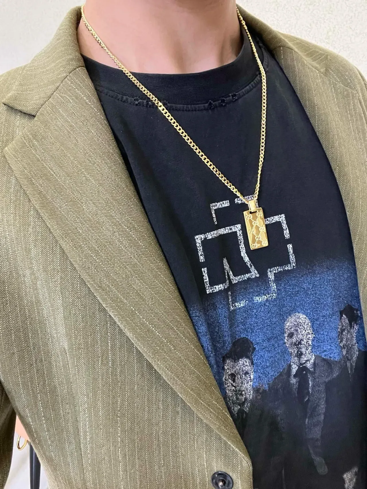 Gucci Gold Green Curb Chain Rectangular Pendant Necklace 8