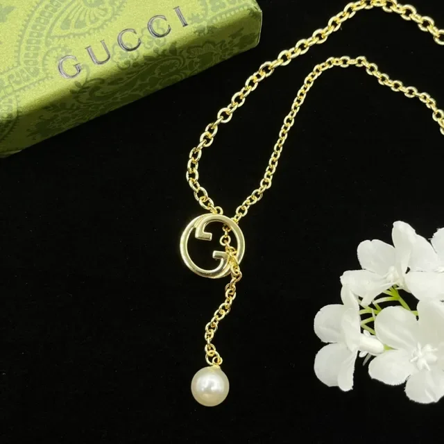 Colar Gucci Corrente Dourada Branca Interlocking G Logo Pingente 7