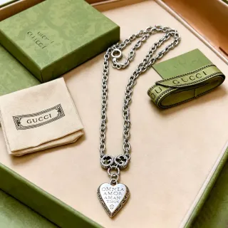 Gucci Collier Pendentif Cœur Chaîne Argent Vert