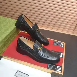 Gucci Horsebit 1955 Mocasin de Cuero Negro Dorado con Embossado de Cocodrilo y Hebilla