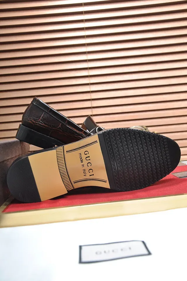 Gucci Horsebit 1955 鳄鱼压纹红色裂纹乐福鞋 2