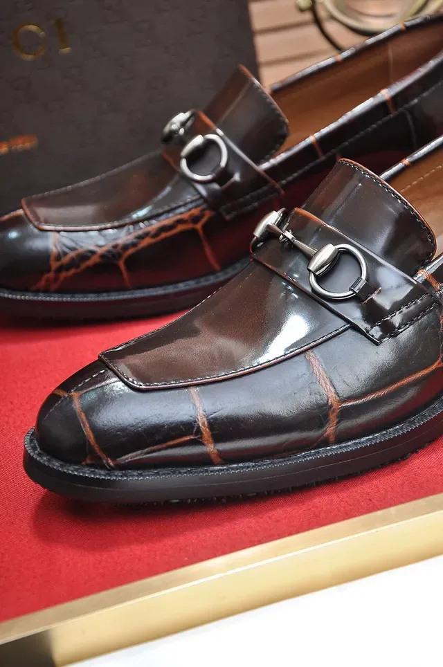 Gucci Horsebit 1955 鳄鱼压纹红色裂纹乐福鞋 3