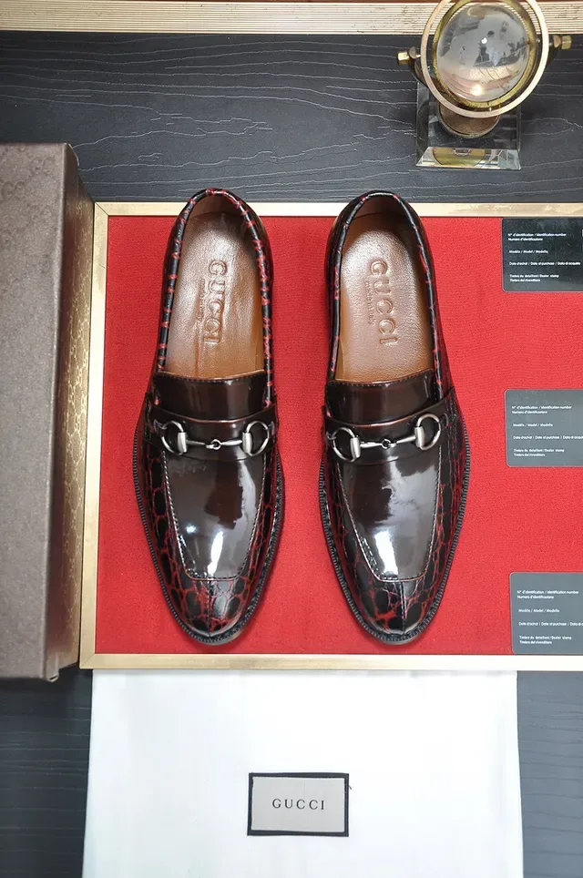 Gucci Horsebit 1955 鳄鱼压纹红色裂纹乐福鞋 5