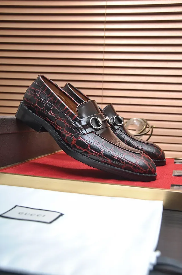 Gucci Horsebit 1955 鳄鱼压纹红色裂纹乐福鞋 6