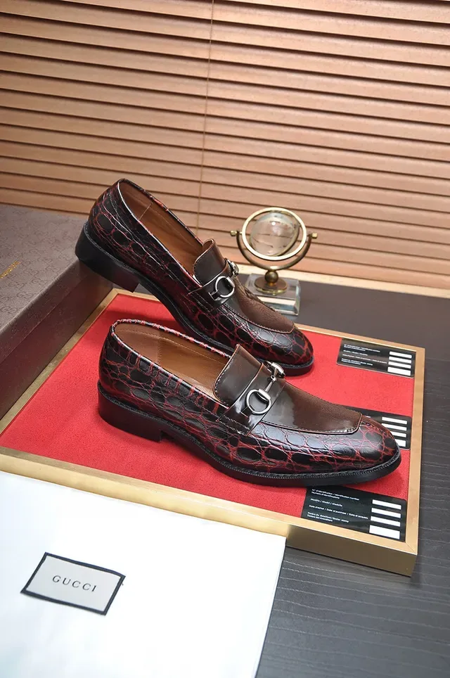 Gucci Horsebit 1955 鳄鱼压纹红色裂纹乐福鞋 9