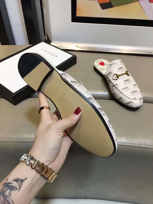 Gucci Horsebit 1955 Logo-Print सफेद चमड़े की स्लिप-ऑन लोअफर्स 2