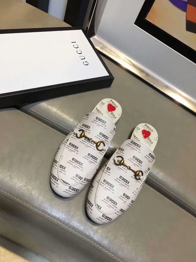 Gucci Horsebit 1955 Logo-Print सफेद चमड़े की स्लिप-ऑन लोअफर्स 4