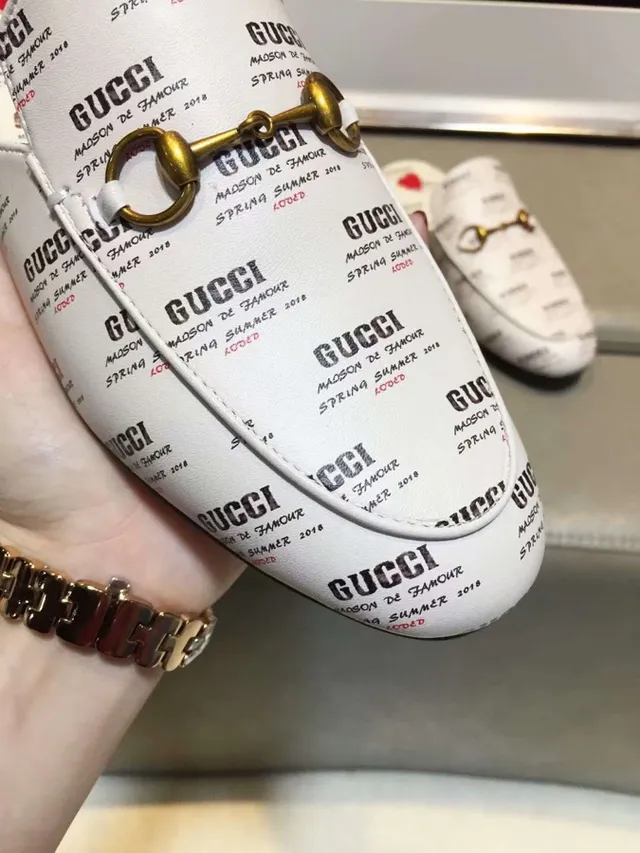 Gucci Horsebit 1955 Logo-Print सफेद चमड़े की स्लिप-ऑन लोअफर्स 5